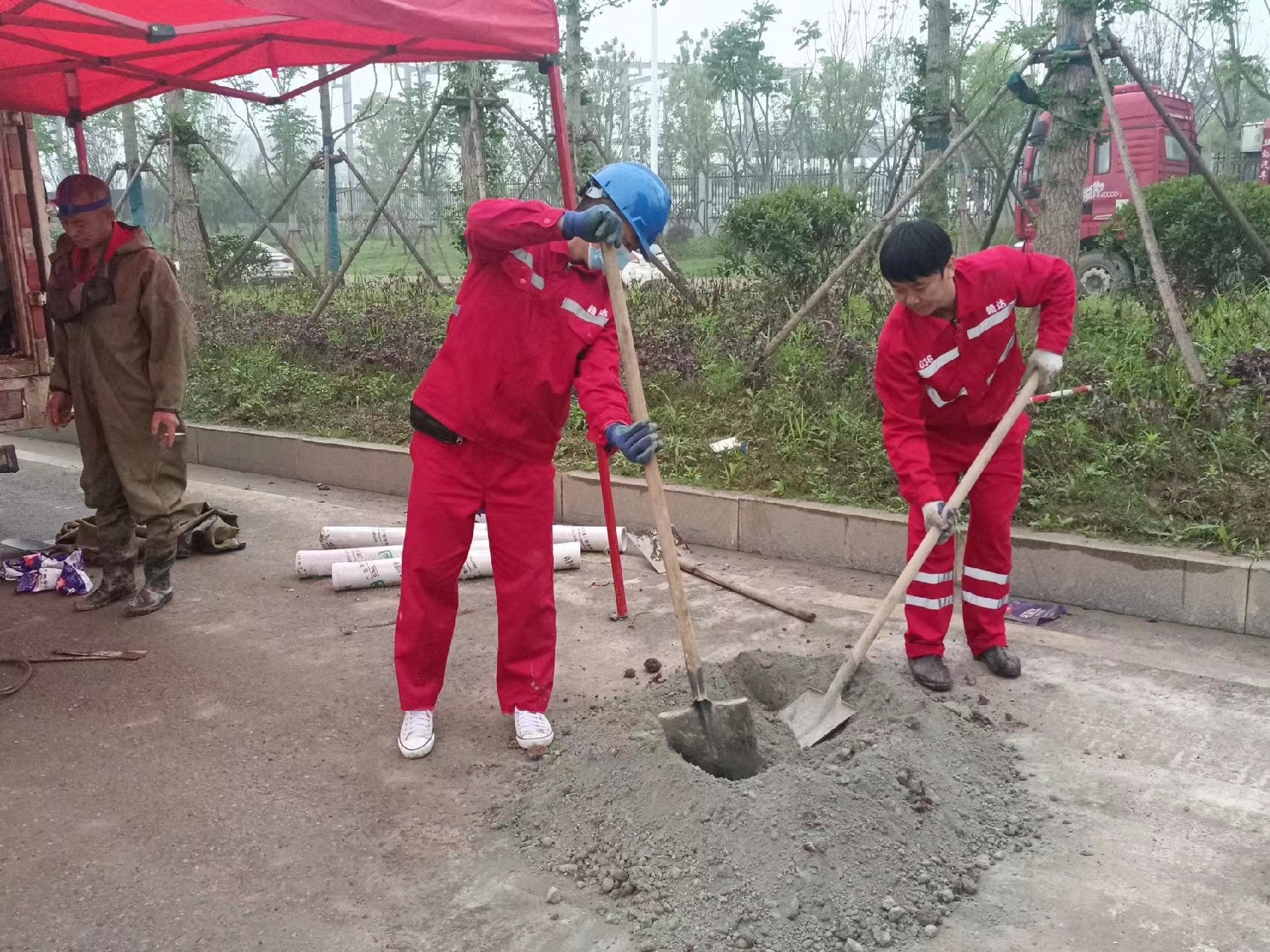 金平管道疏通哪家好】及时进行市政管道清淤